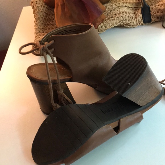 Shoes by Kenneth Cole Reacción. - Picture 6 of 8